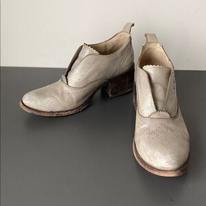 Freebird by Steven Sadie slip-on leather ankle booties in Ice Sz 9 Boho
